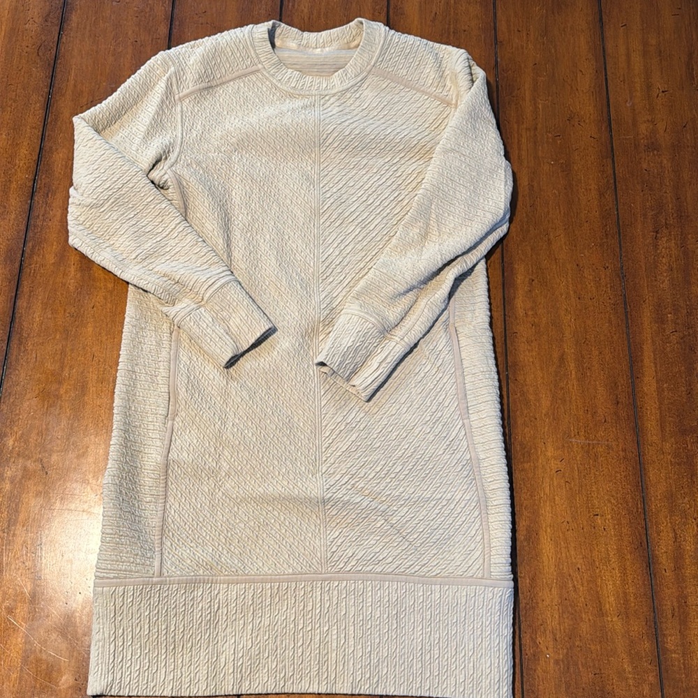 Lululemon Dress size 4 - Never Worn